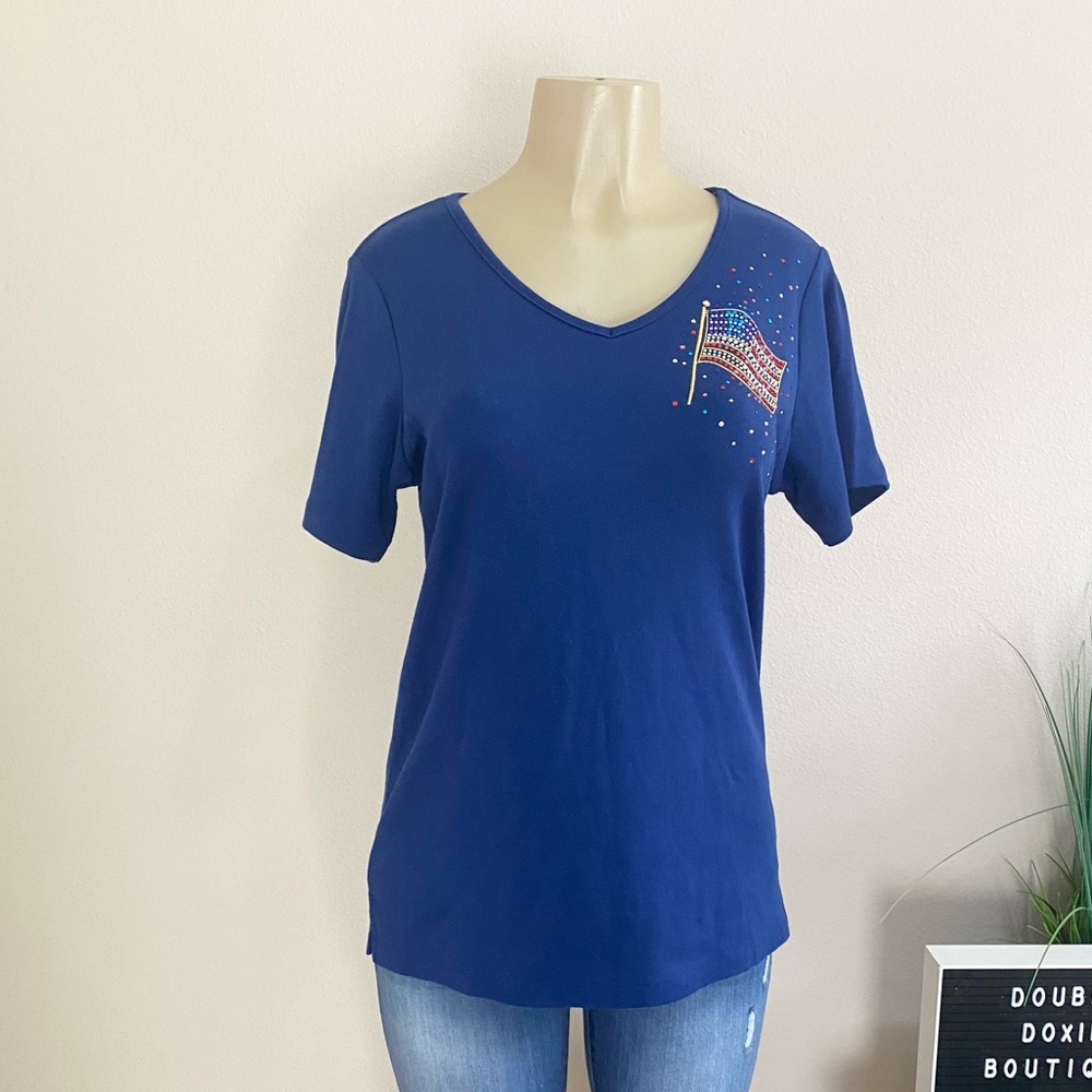 QUACKER FACTORY | Blue Rhinestone Flag V Neck Tee Sz S